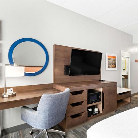 Hampton Inn & Suites Phoenix-Goodyear Exterior photo