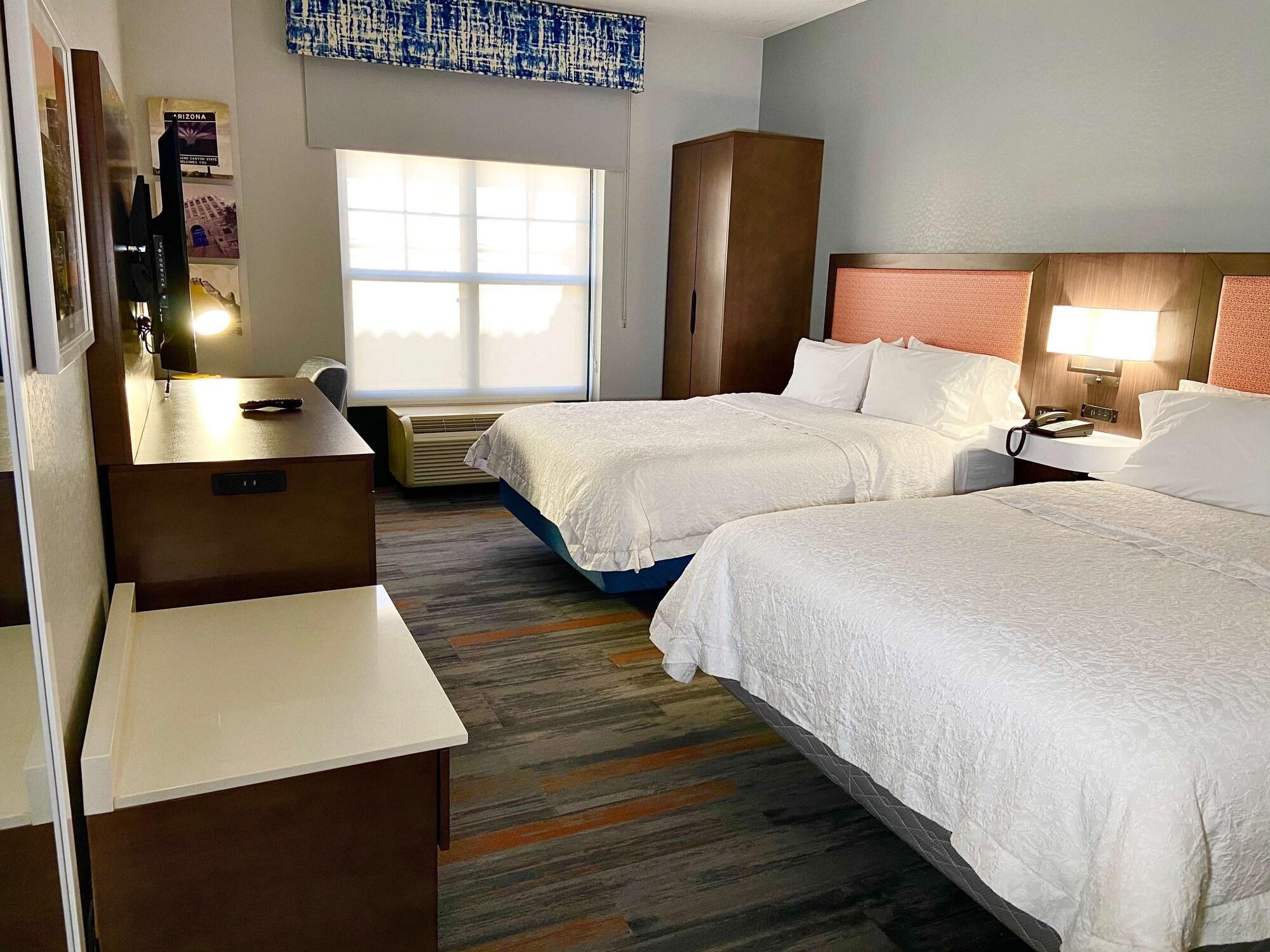 Hampton Inn & Suites Phoenix-Goodyear Exterior photo