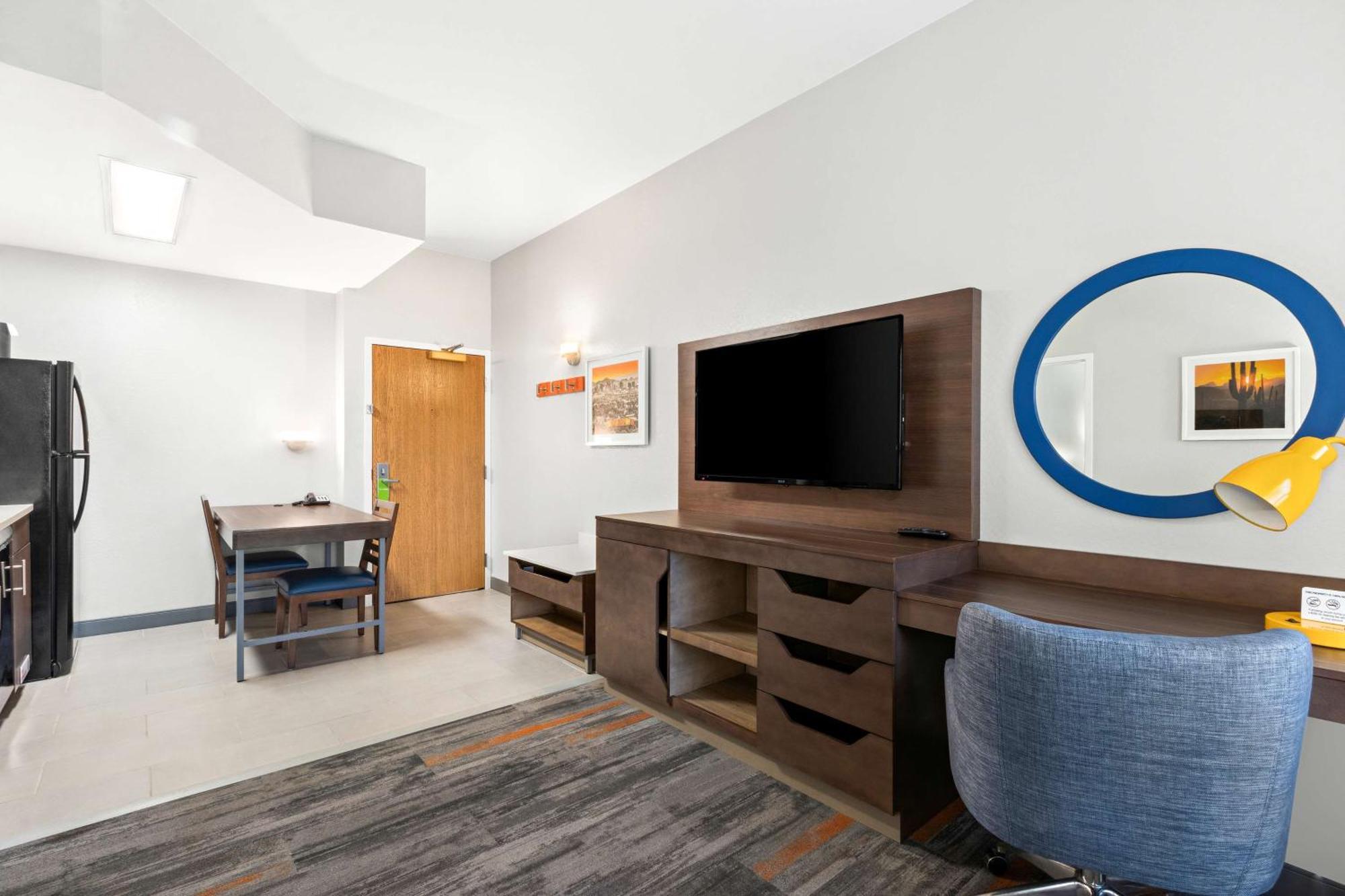 Hampton Inn & Suites Phoenix-Goodyear Exterior photo