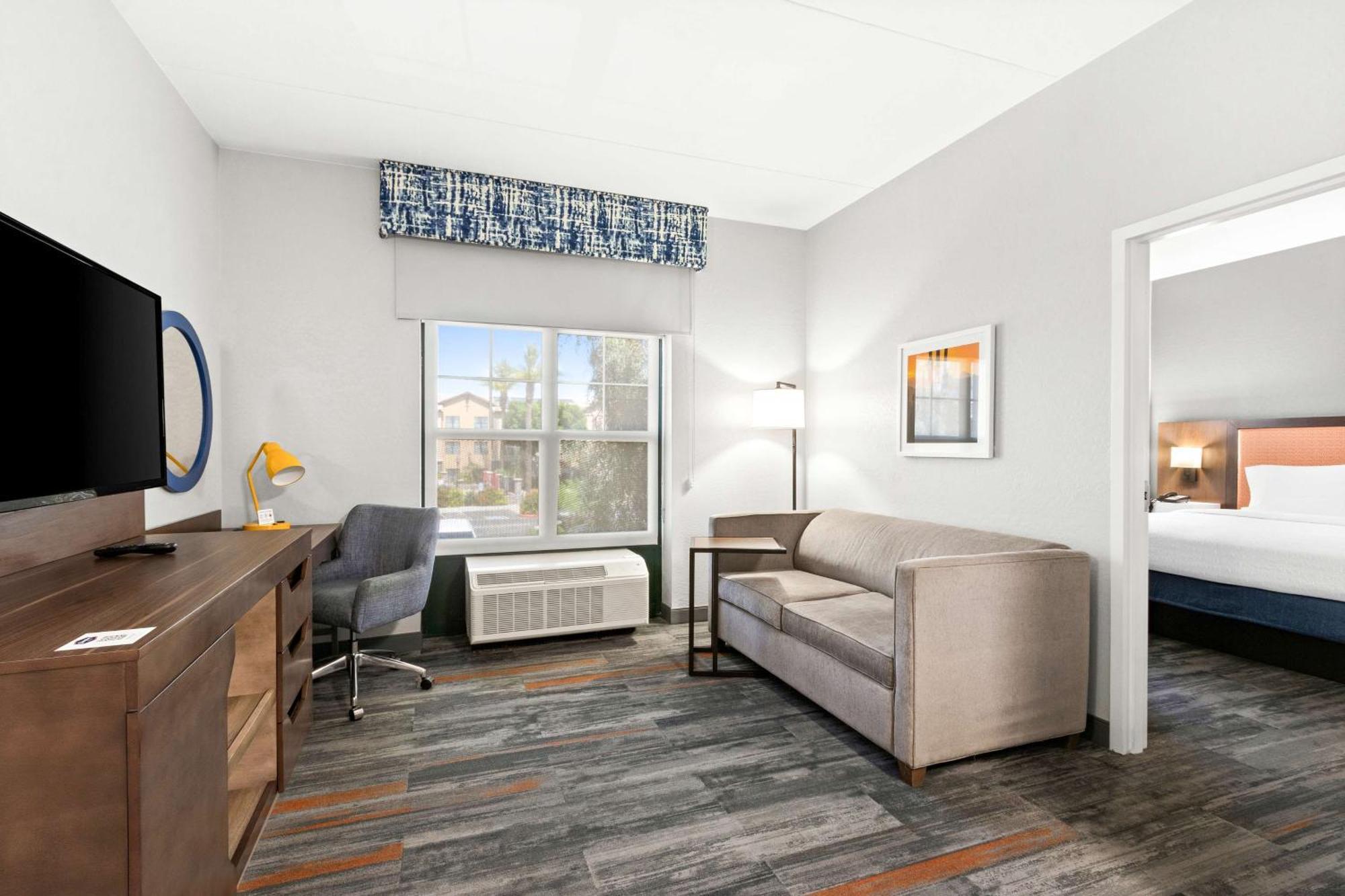 Hampton Inn & Suites Phoenix-Goodyear Exterior photo