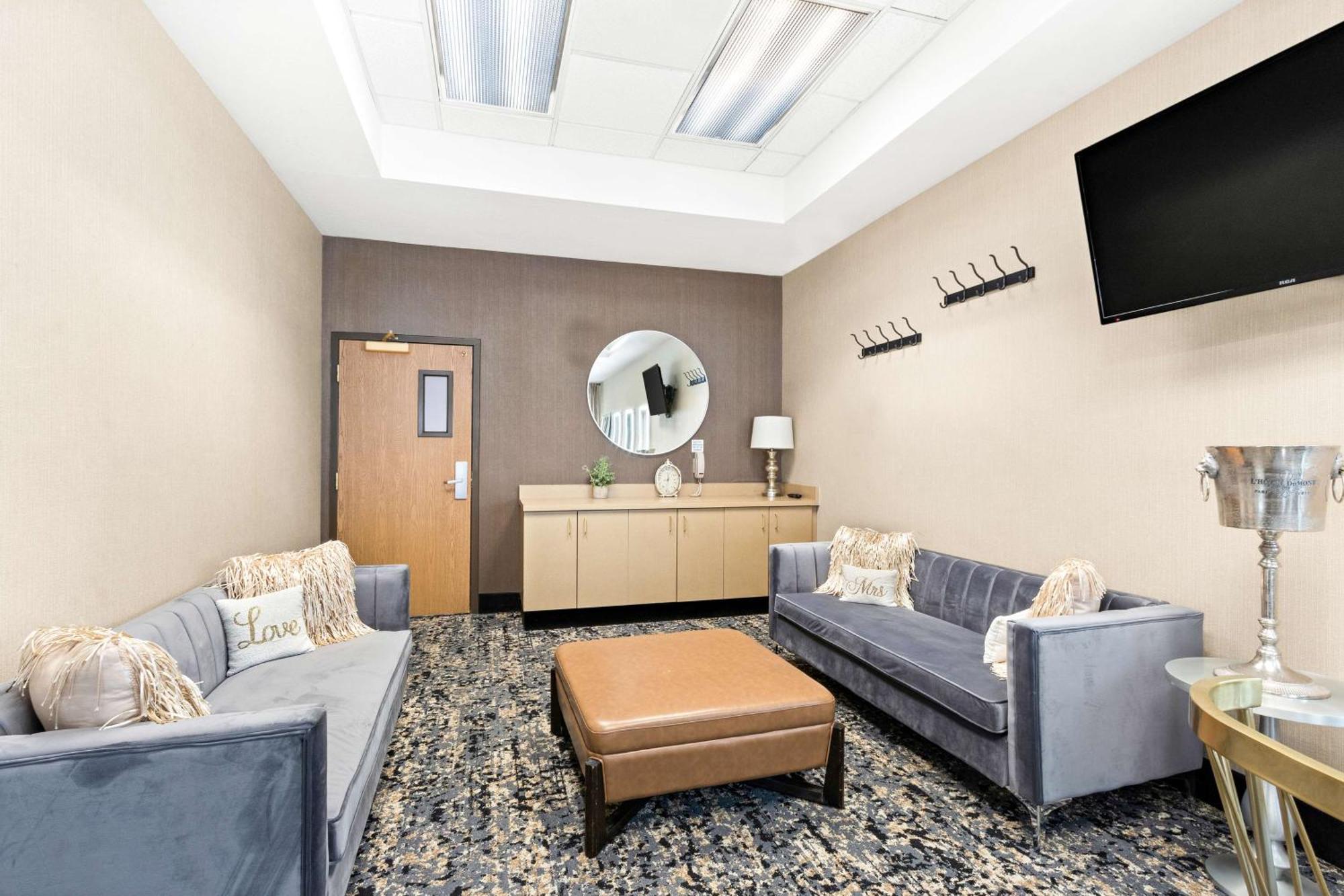 Hampton Inn & Suites Phoenix-Goodyear Exterior photo