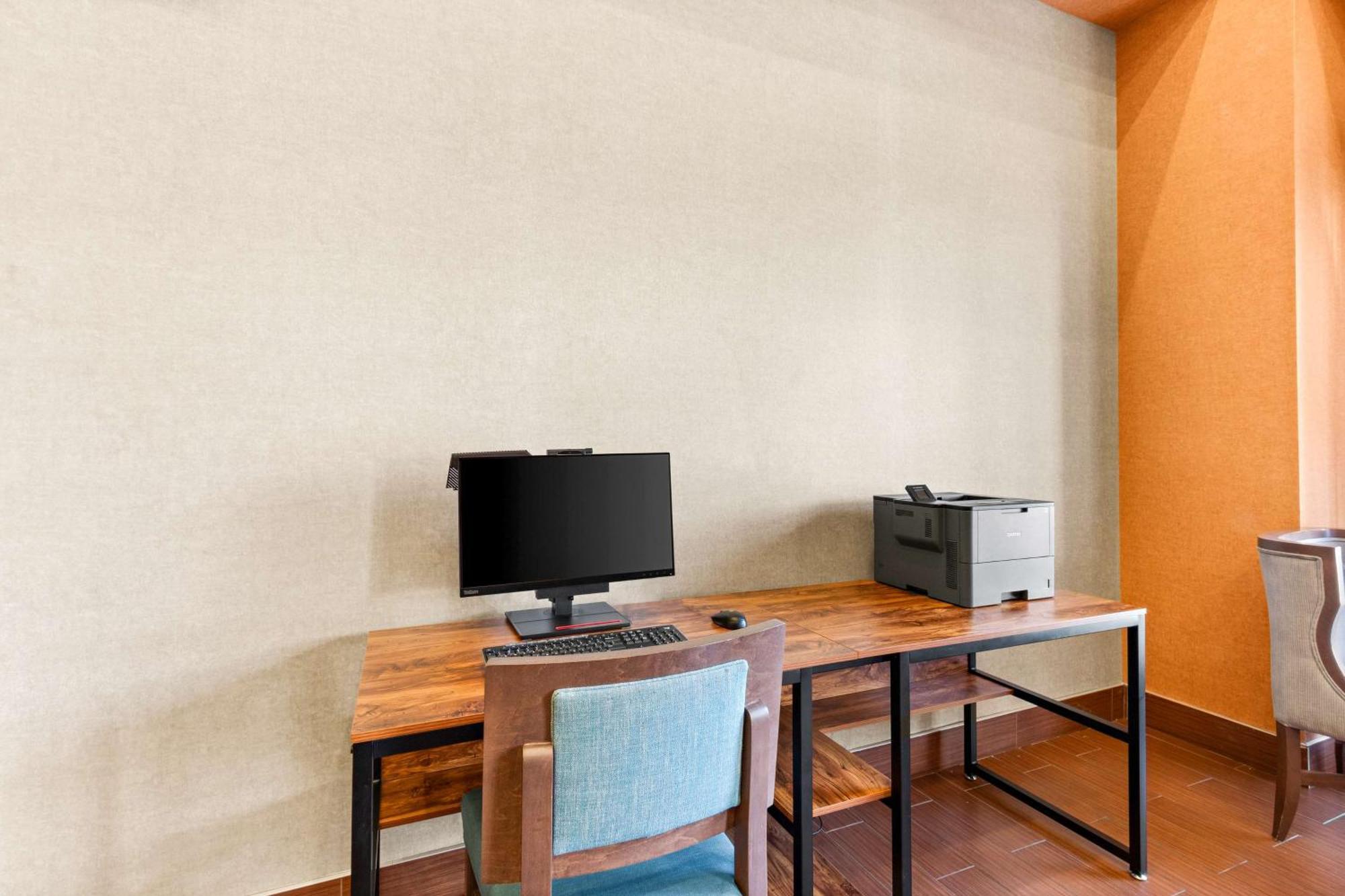 Hampton Inn & Suites Phoenix-Goodyear Exterior photo