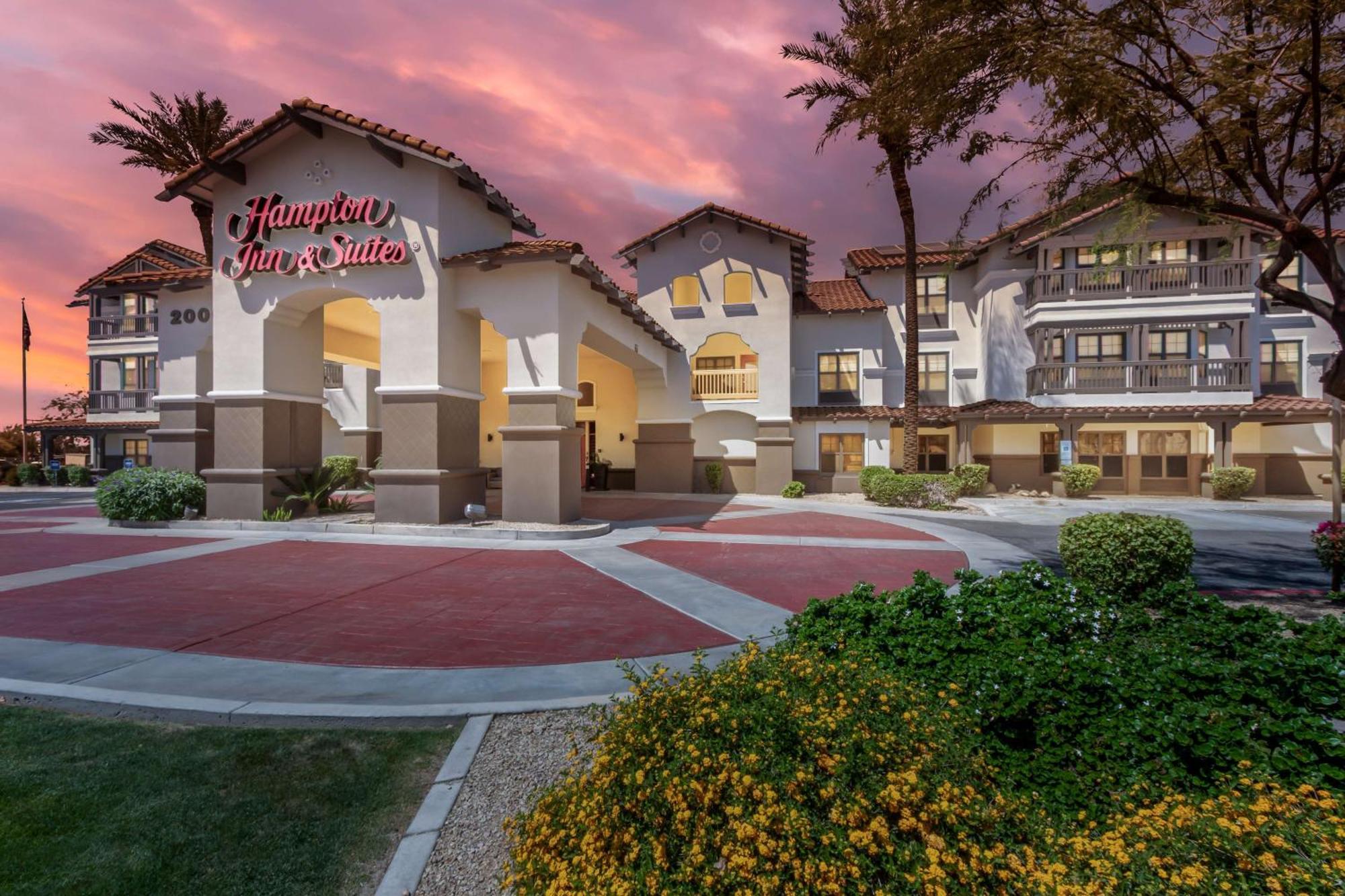 Hampton Inn & Suites Phoenix-Goodyear Exterior photo