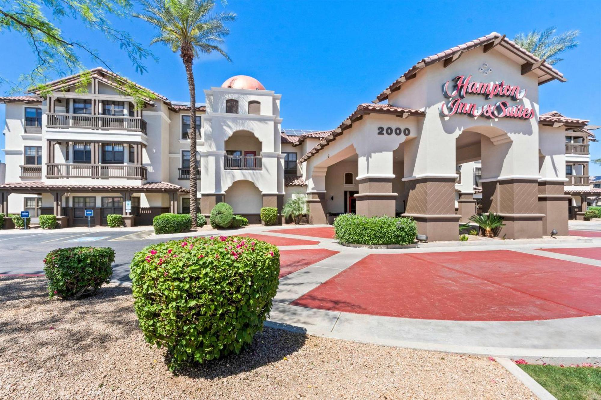 Hampton Inn & Suites Phoenix-Goodyear Exterior photo