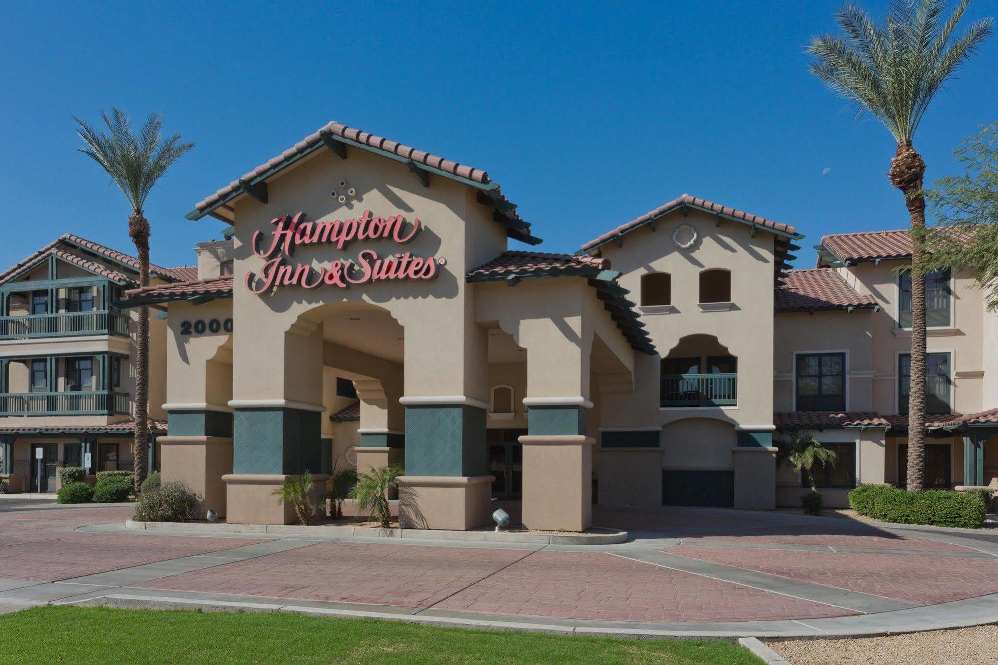 Hampton Inn & Suites Phoenix-Goodyear Exterior photo