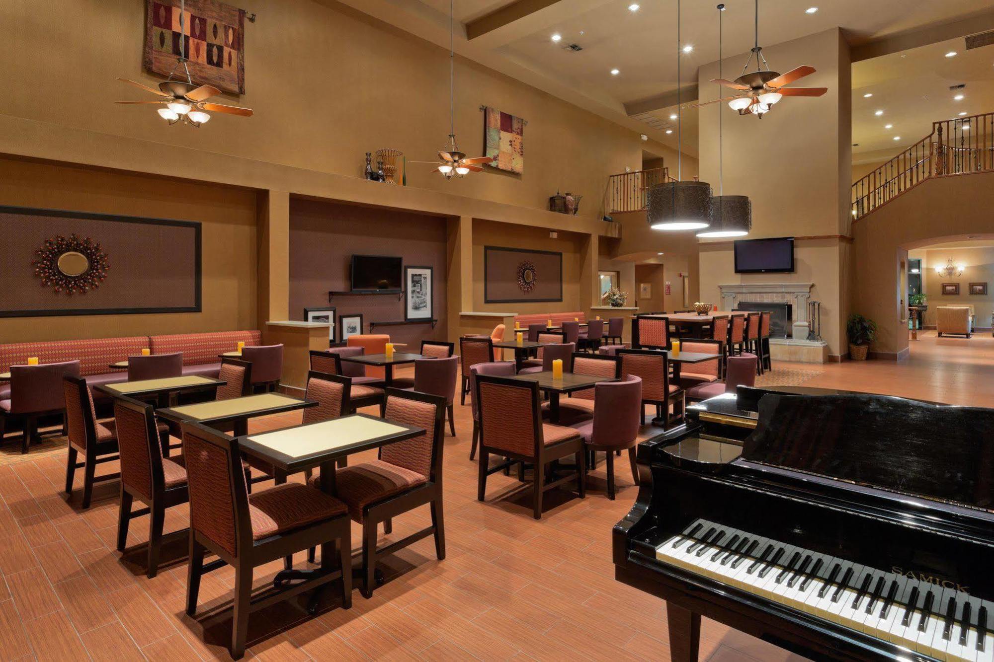Hampton Inn & Suites Phoenix-Goodyear Exterior photo