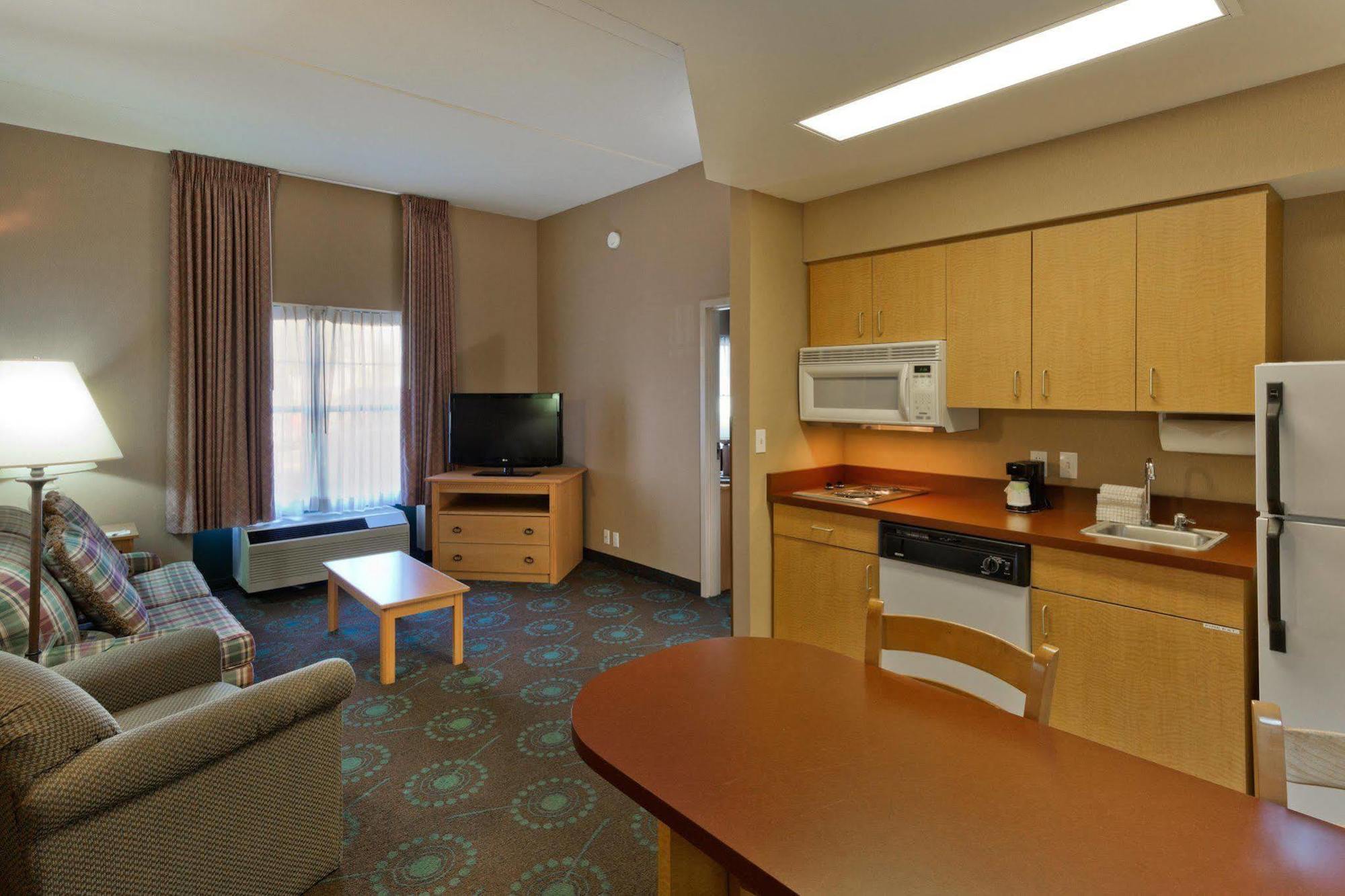 Hampton Inn & Suites Phoenix-Goodyear Exterior photo